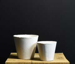 Duo de petits pots blancs en papier imperméabilisé