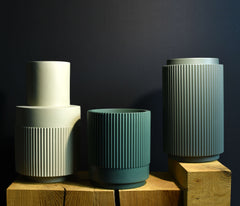 Trio de vases et cache-pots